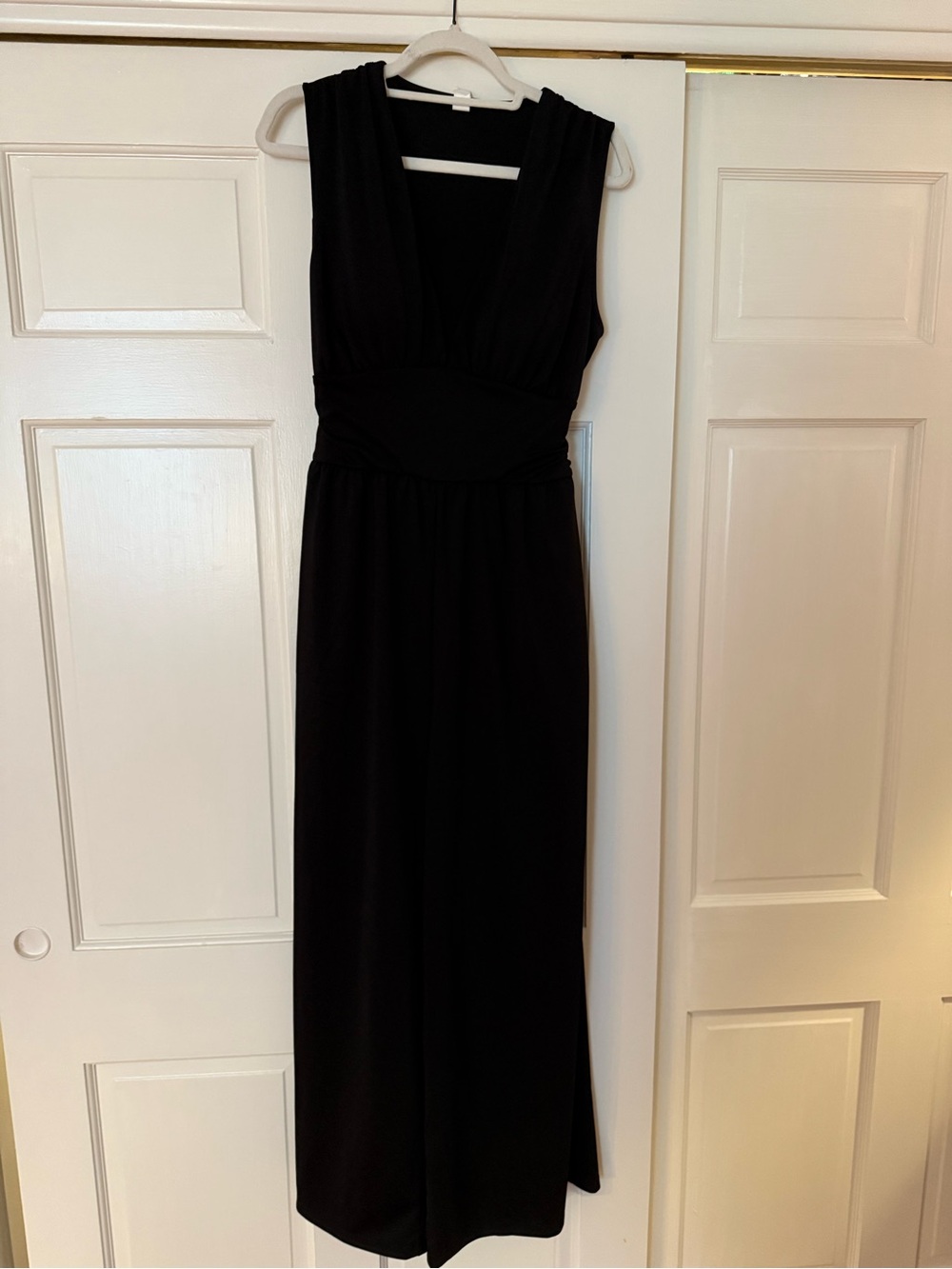 HALARA Black Sleeveless V-Neck Jumpsuit with Gathered Waist